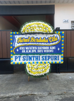 Papan Bunga Duka di Silahisabungan