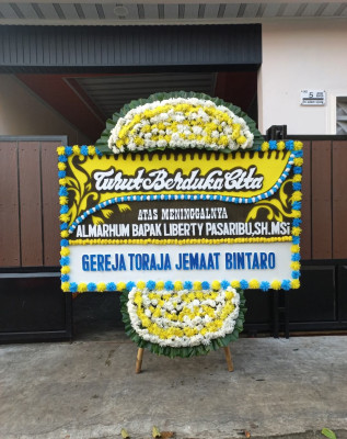Papan Bunga Duka di Silahisabungan